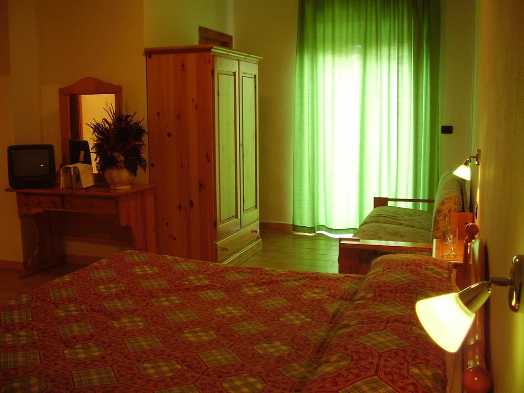 Hotel La Fattoria Camigliatello Silano Zimmer foto