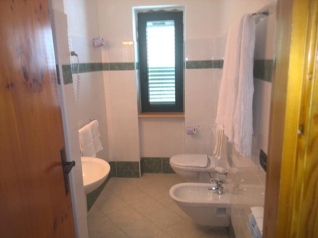 Hotel La Fattoria Camigliatello Silano Zimmer foto