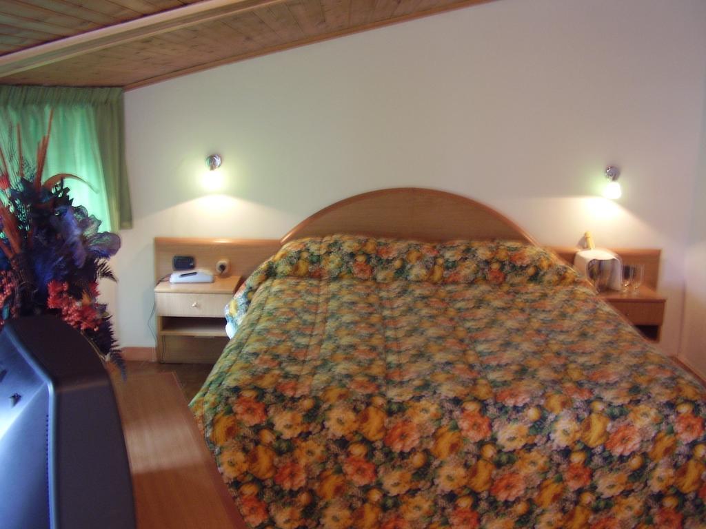 Hotel La Fattoria Camigliatello Silano Zimmer foto